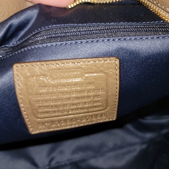 Brand New Coach Madison Tan Pebbled Leather Hobo Bag - Picture 5 of 6